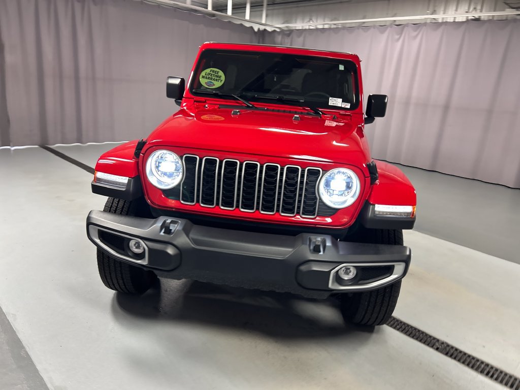 Used 2026 Jeep Wrangler Unlimited Sahara AWD/4WD image 2