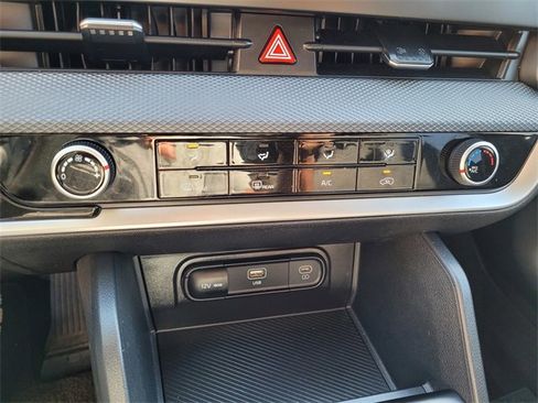 Used 2024 Kia Sportage LX image 18