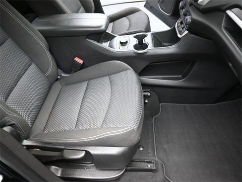 Used 2023 GMC Terrain SLE w/ Driver Convenience Package image 26