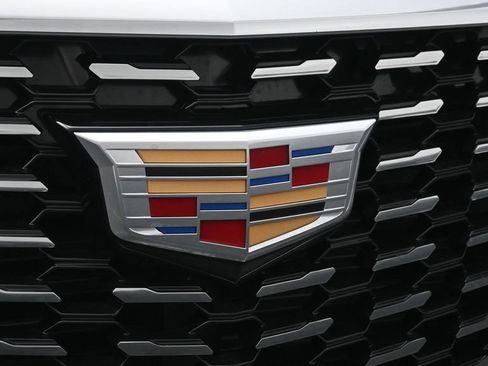 Certified 2025 Cadillac XT5 Luxury FWD image 19