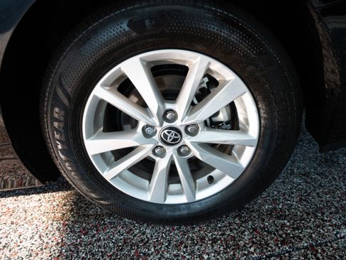 Used 2025 Toyota Camry LE image 28