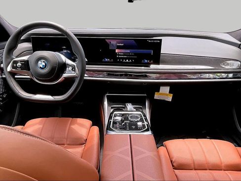 Used 2026 BMW i7 eDrive50 w/ Executive Package RWD image 5