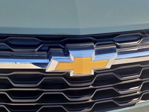 Used 2025 Chevrolet Trax LT w/ Sunroof Package FWD image 31