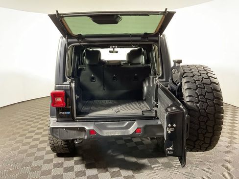 Used 2021 Jeep Wrangler Unlimited Sahara w/ Cold Weather Group AWD/4WD image 16