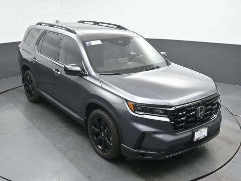Used 2025 Honda Pilot Black Edition image 28