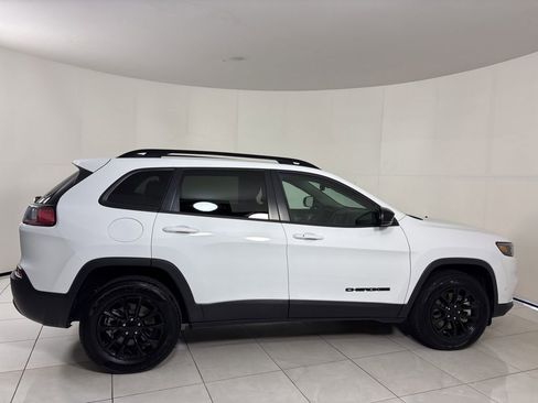 Used 2023 Jeep Cherokee Altitude Lux image 6