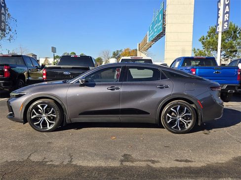 Used 2023 Toyota Crown Limited image 7