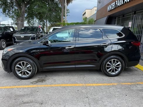 Used 2017 Hyundai Santa Fe SE FWD image 4