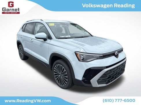 New 2025 Volkswagen Taos SE image 7