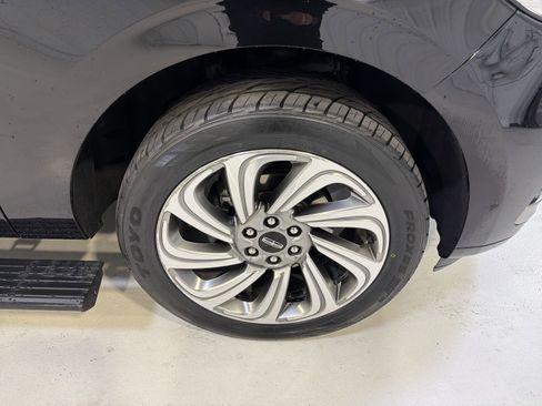 Used 2024 Lincoln Navigator Premiere AWD/4WD image 31