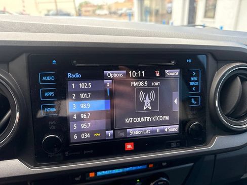 Used 2019 Toyota Tacoma TRD Sport w/ TRD Premium Sport Package AWD/4WD image 29