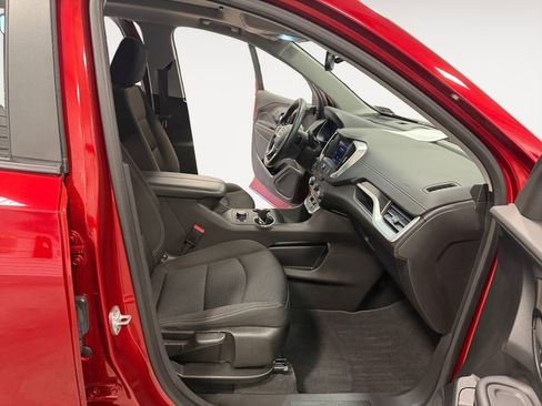 Used 2024 GMC Terrain SLE w/ Driver Convenience Package image 28