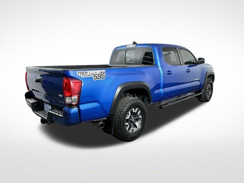 Used 2017 Toyota Tacoma TRD Off-Road w/ Premium & Technology Package AWD/4WD image 8