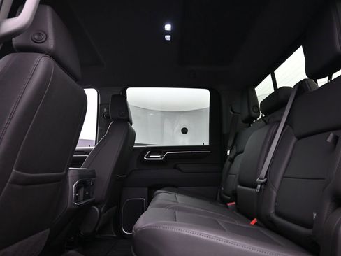 Used 2024 GMC Sierra 2500 SLT image 11