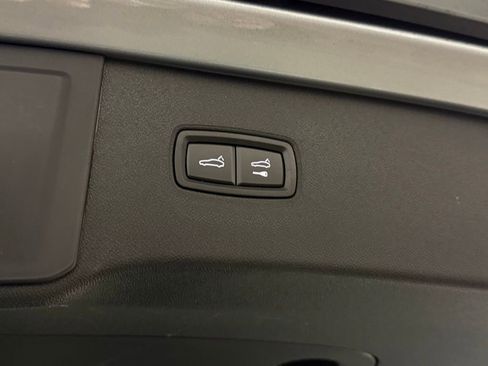 Certified 2025 Porsche Cayenne image 18