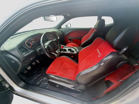 Used 2017 Dodge Challenger SRT Hellcat RWD image 16
