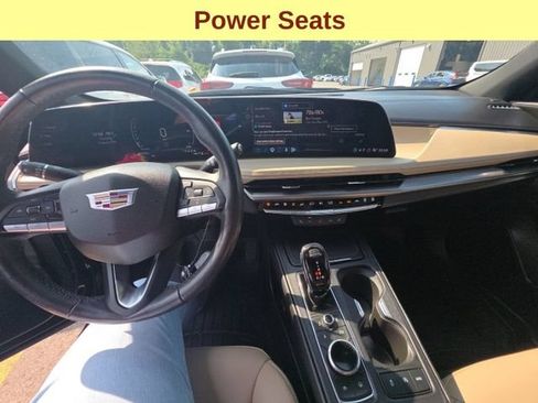 Used 2024 Cadillac XT4 Luxury w/ Cold Weather Package AWD/4WD image 13