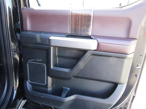 Used 2015 Ford F150 Platinum w/ Equipment Group 701A Luxury image 38