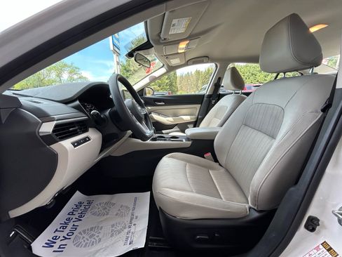 Used 2025 Nissan Altima 2.5 SV image 5