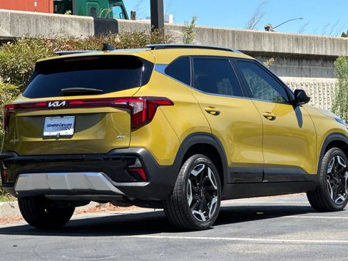 Used 2024 Kia Seltos SX w/ SX Sunroof Package AWD/4WD image 5