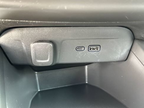 Used 2025 Chevrolet Trax RS w/ Sunroof Package FWD image 28