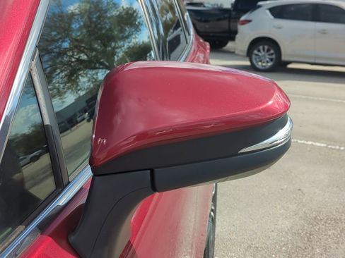 Used 2022 Toyota Venza LE image 13