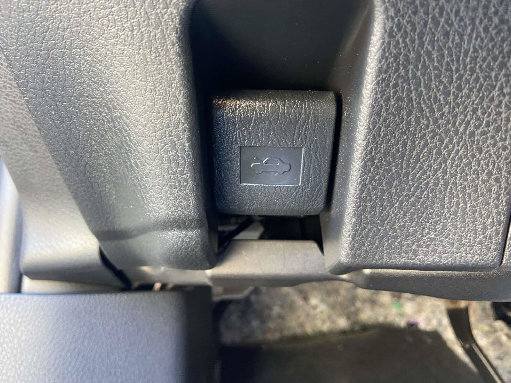 Used 2025 Toyota Camry SE w/ Convenience Package FWD image 31
