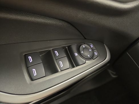 Certified 2024 Chevrolet Trax RS w/ Sunroof Package FWD image 28