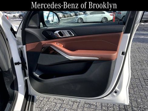 Used 2025 BMW X7 xDrive40i w/ Premium Package image 21