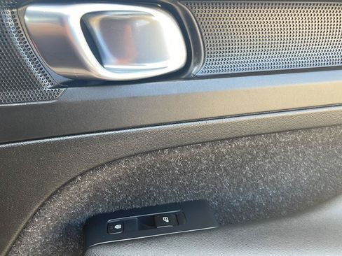 Used 2019 Volvo XC40 T5 Momentum AWD/4WD image 22