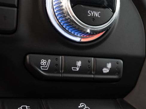 Used 2023 GMC Sierra 2500 Denali w/ Denali Ultimate Package image 38