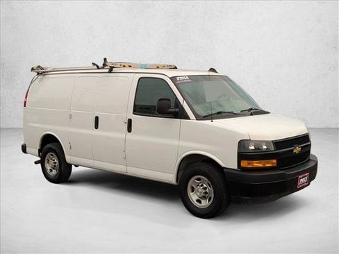 Used 2022 Chevrolet Express 2500 w/ Driver Convenience Package RWD image 3