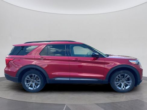 Used 2023 Ford Explorer XLT w/ Equipment Group 202A AWD/4WD image 7