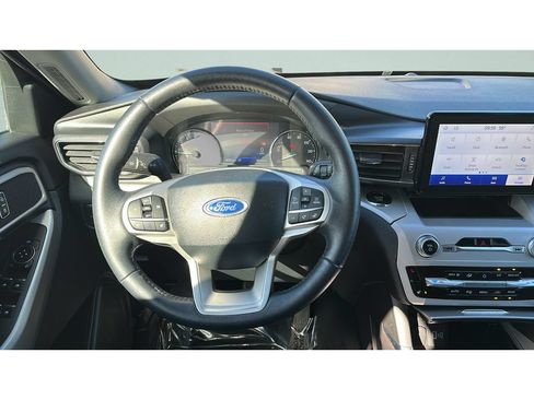Used 2024 Ford Explorer XLT w/ Equipment Group 202A AWD/4WD image 13