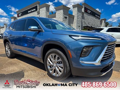 Used 2025 Buick Enclave Preferred FWD image 1