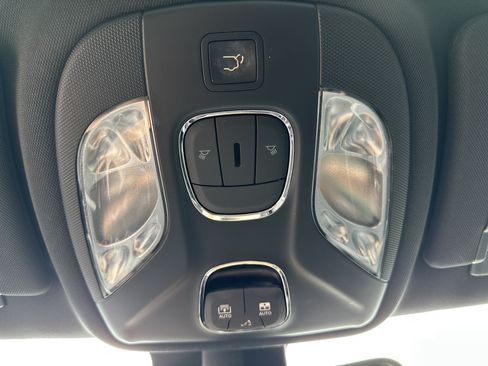 Used 2022 Jeep Compass High Altitude AWD/4WD image 34