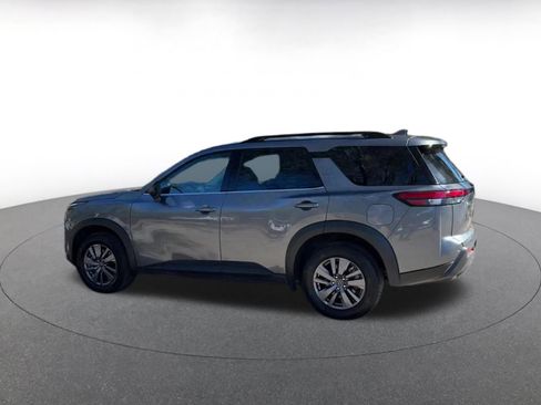 Used 2025 Nissan Pathfinder SV image 10
