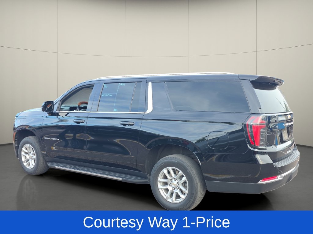 Used 2025 Chevrolet Suburban LT RWD image 6