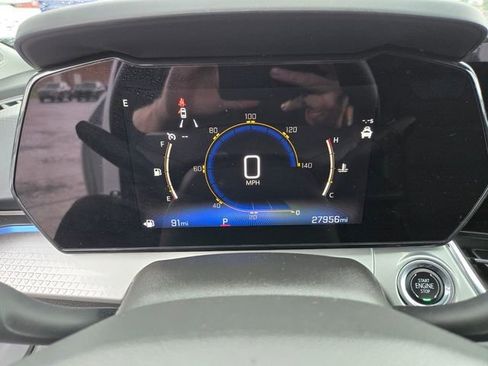 Used 2025 Chevrolet Trax LT w/ LT Convenience Package FWD image 28