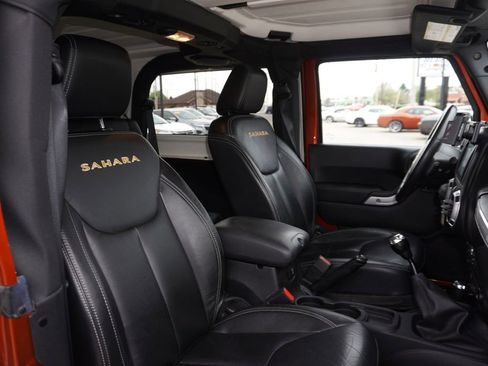 Used 2014 Jeep Wrangler Sahara w/ Dual Top Group image 29