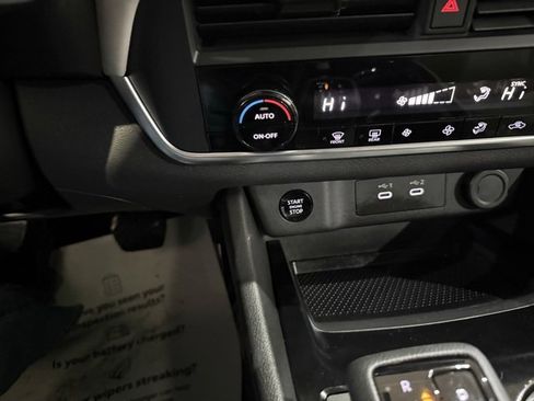 Certified 2025 Nissan Rogue SV image 18