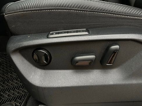 Used 2022 Volkswagen Atlas Cross Sport SEL R-Line image 10