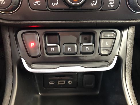 Used 2019 GMC Terrain SLT w/ Preferred Package FWD image 27