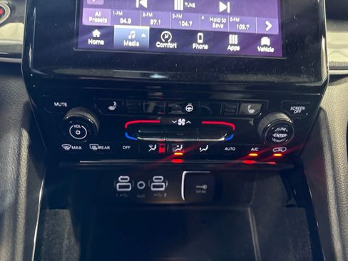 Used 2022 Jeep Grand Cherokee Altitude AWD/4WD image 29
