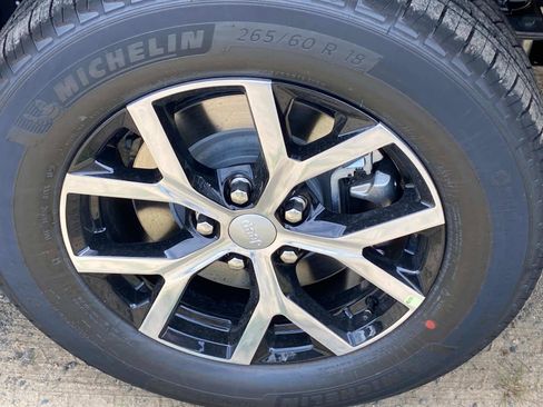 New 2025 Jeep Grand Cherokee L Limited image 6