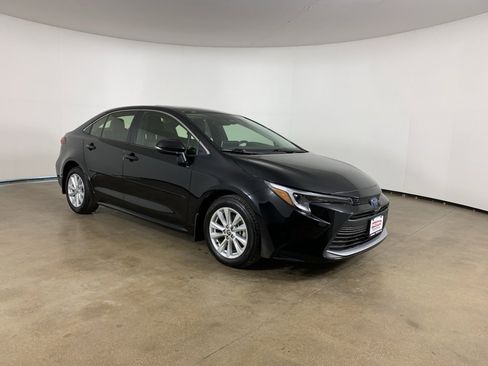 Used 2024 Toyota Corolla XLE image 5