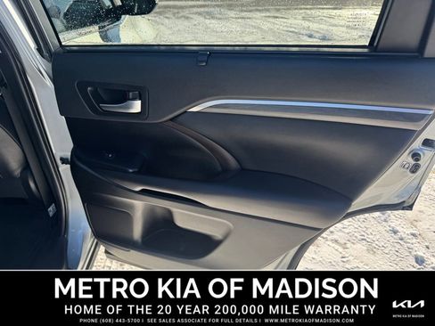 Used 2019 Toyota Highlander Limited Platinum image 32