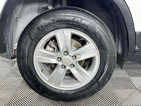 Used 2022 Chevrolet Trax LS w/ Tint and Cruise Package AWD/4WD image 30