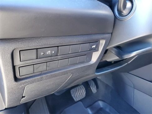 Used 2024 Mitsubishi Outlander SE image 24