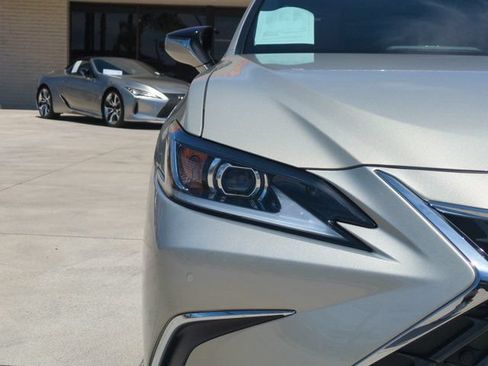 Used 2024 Lexus ES 350 w/ Premium Package FWD image 10